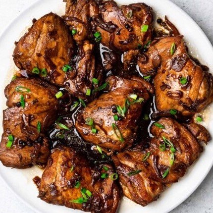 An Image of a Chicken/Chi Adobo