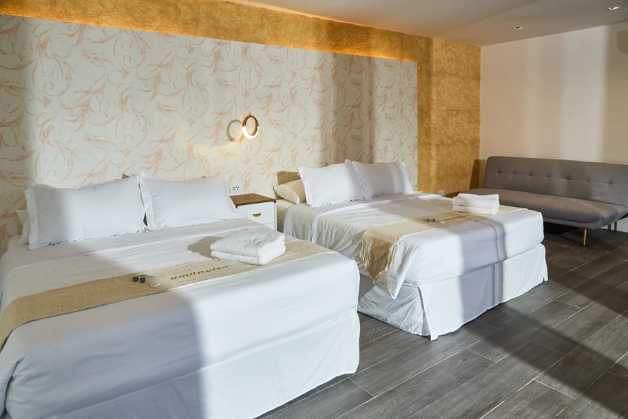 An Image Featuring Hotel 22's Family King Room